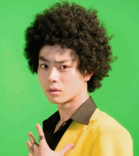 菅田将暉の髪型が変すぎる 独特な髪型のオーダー方法は ドラ楽