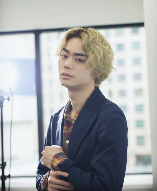 菅田将暉の最新の髪型は ショートからロングまでのヘアカタログ ドラ楽